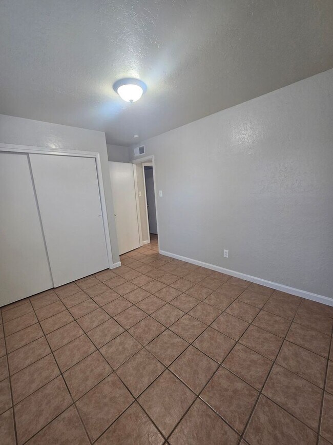 Building Photo - Comfortable 2 Bedroom Rio Rancho Apartment