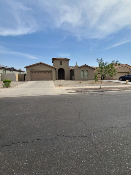 Primary Photo - 3233 E Blue Ridge Way