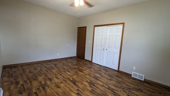 Building Photo - 4239 Lewis Ave