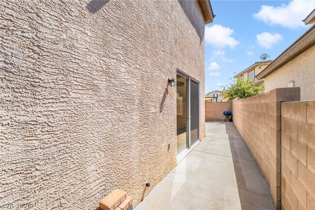 Building Photo - 64 Playa Del Coco Ct