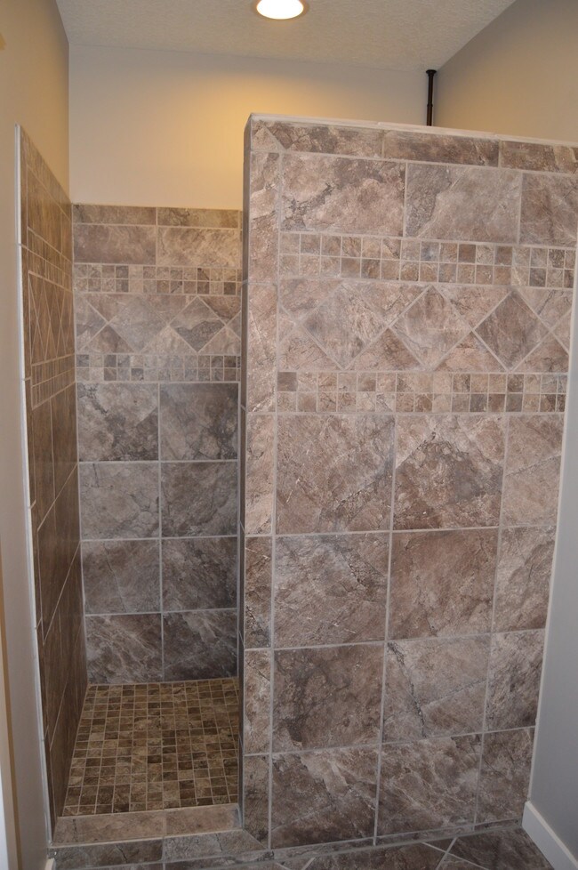 Building Photo - 723 Cox Ct