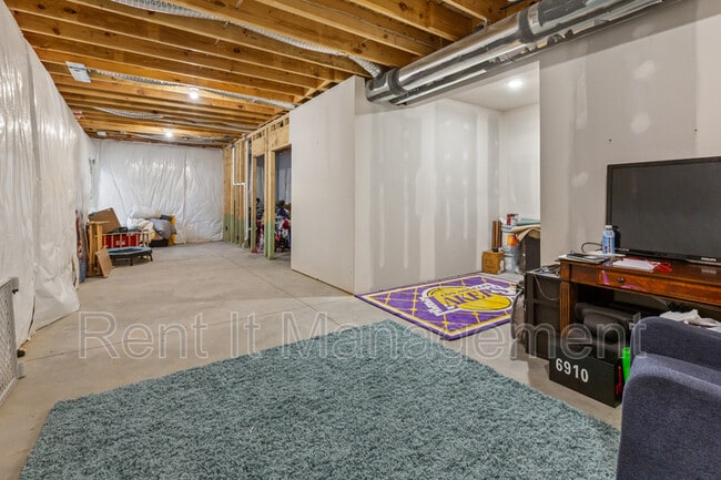 Building Photo - 6910 Stony Pt Dr