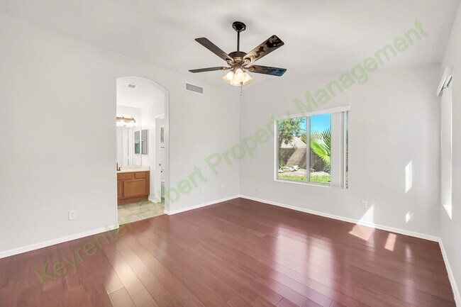 Building Photo - 1284 W Kingbird Dr