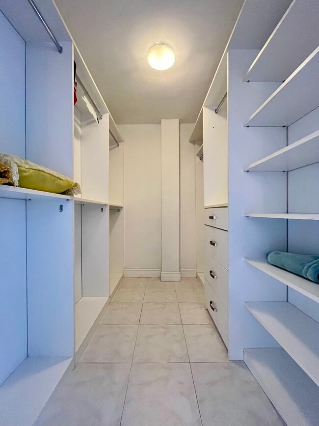 Building Photo - 3551 NE 169th St