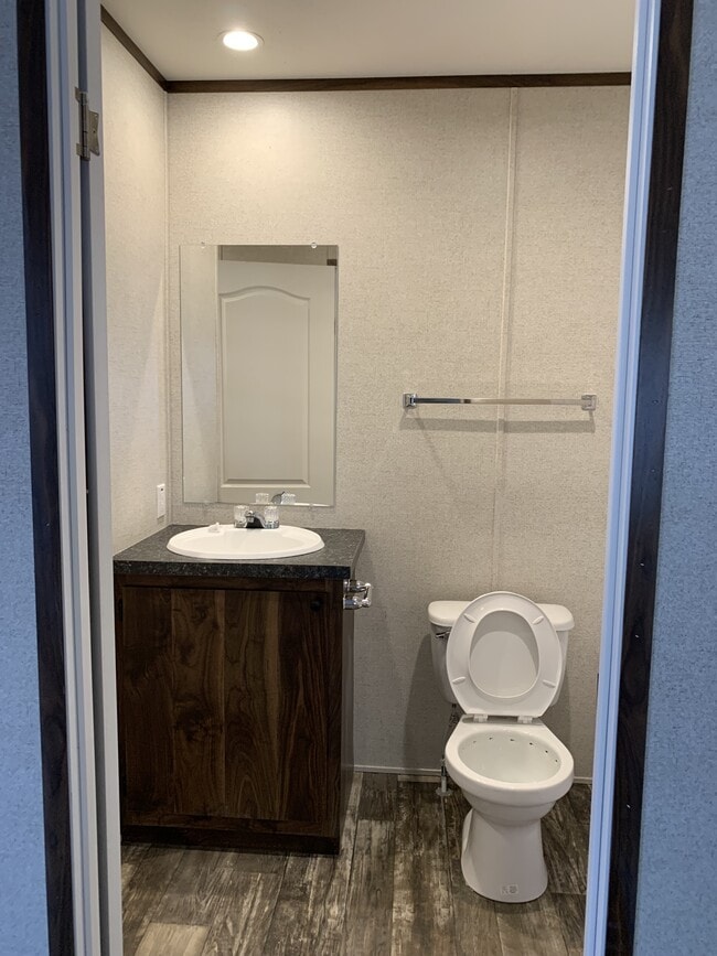 Building Photo - 325 Belew St