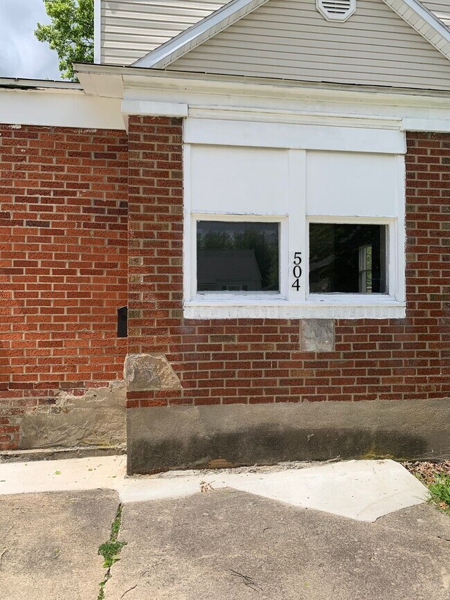 Building Photo - Beethoven St 504 - 504 1/2