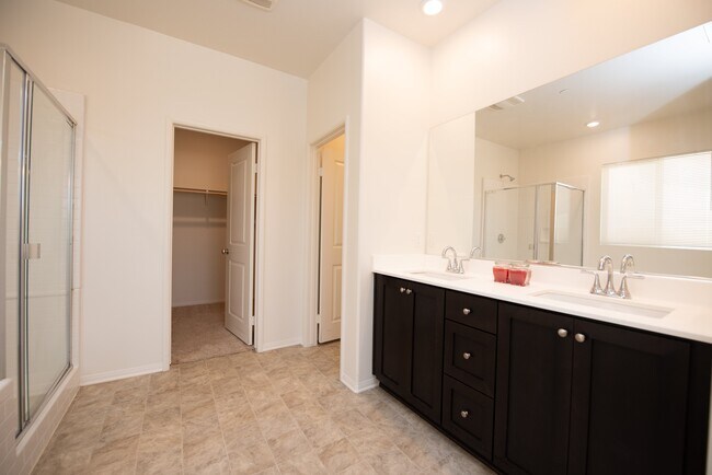 Building Photo - 12444 Deodar St