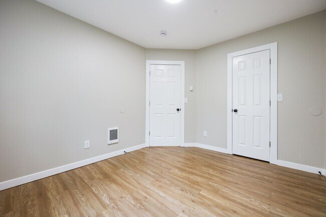Building Photo - 117 SE 129th Ave