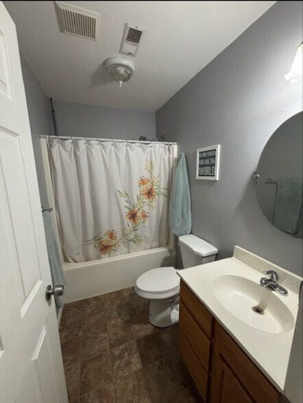 Building Photo - 2625 N Nugget Ln