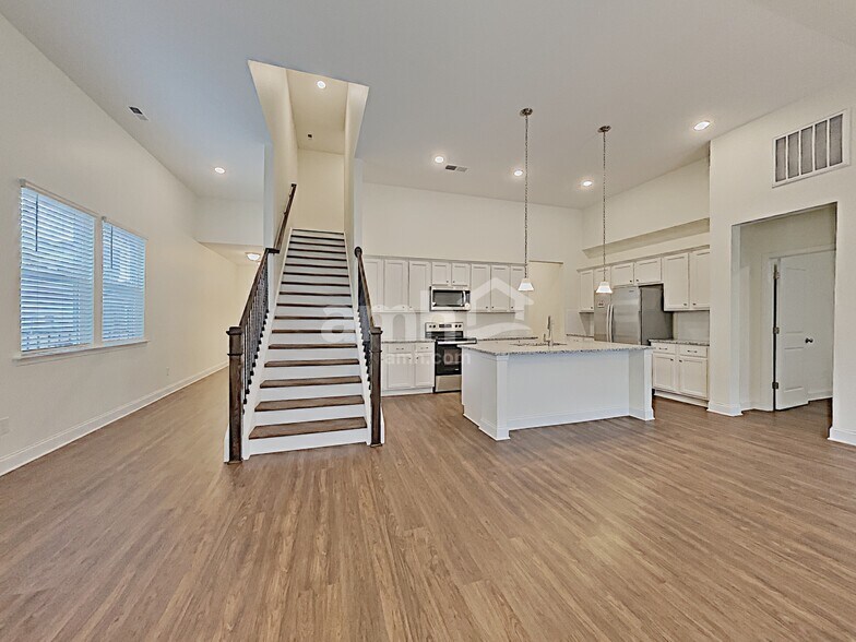 Building Photo - 216 Glenwood Dr