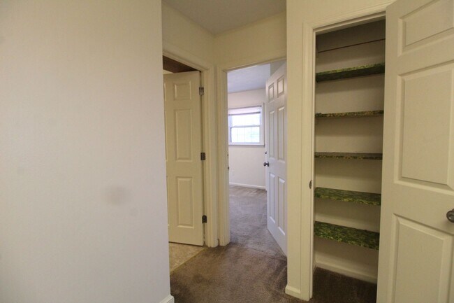 Building Photo - 1331 Devon Ln