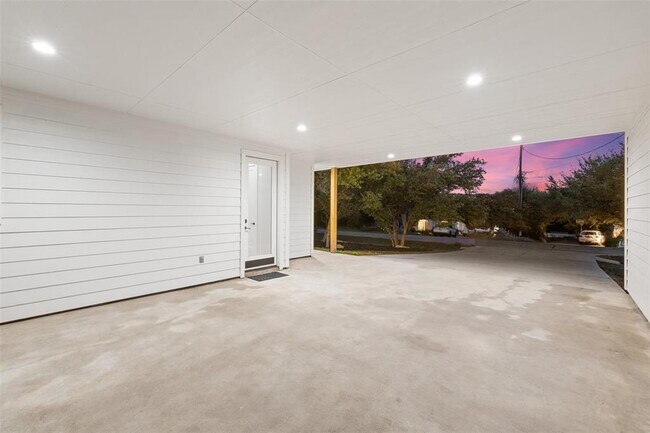 Building Photo - 22218 Briarcliff Dr