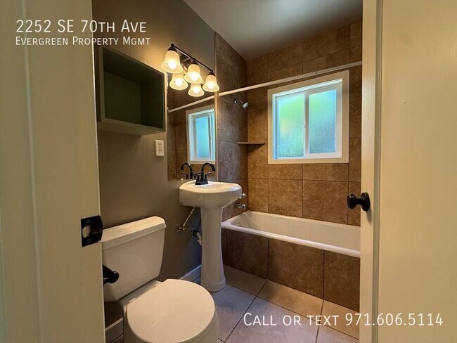 Building Photo - 2252 SE 70th Ave