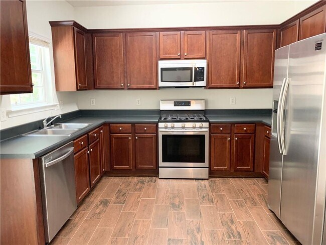 Building Photo - 329 Tuggle Ct