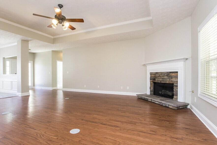 Building Photo - 3289 Sharp Creek NE