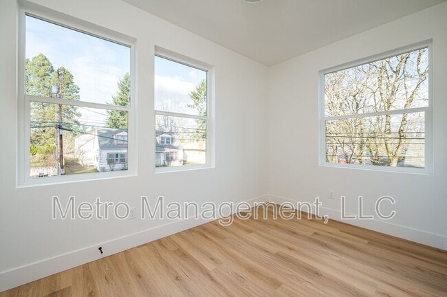 Building Photo - 12094 SE Market St