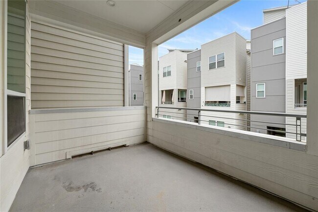 Building Photo - 2737 Clinton Dr