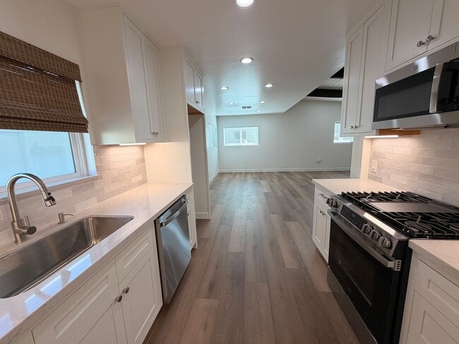 Building Photo - Beautiful 4 Bedroom Cypress House For Rent-Completely Remodeled!