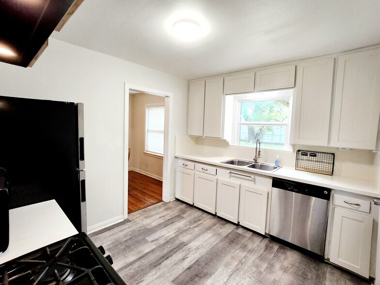 Building Photo - 618 Dunkley Dr