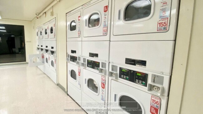 Building Photo - Lovely Top Floor Studio at Watergate Community - Partially Furnished