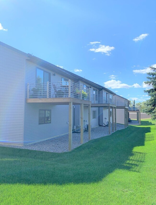 Building Photo - Spacious 2 Bed/2 Bath Condo in Prime Location