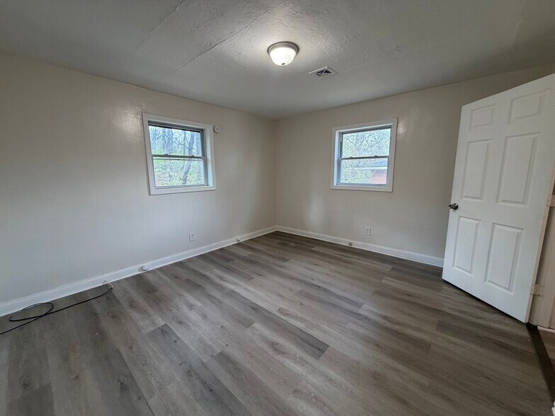 Building Photo - 900 Richland St