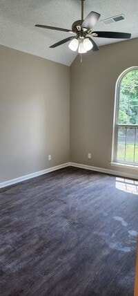 Building Photo - 5566 Kentwood Dr