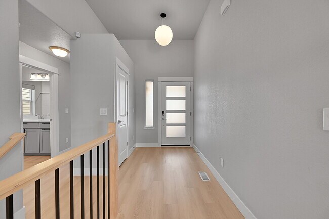 Building Photo - $2,650.00, 5-bed, 3-bed ranch-style home located in Colorado Springs with a large back yard.