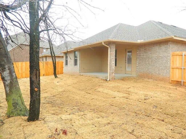 Building Photo - 1025 Creek Side Dr