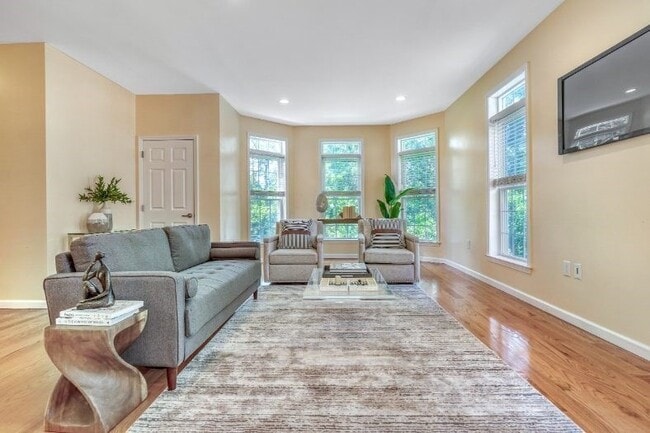 Building Photo - 18 Grant Rd