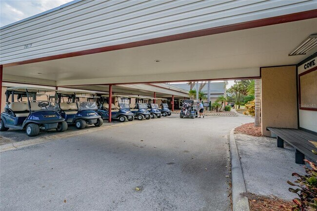 Building Photo - 2700 Cove Cay Dr