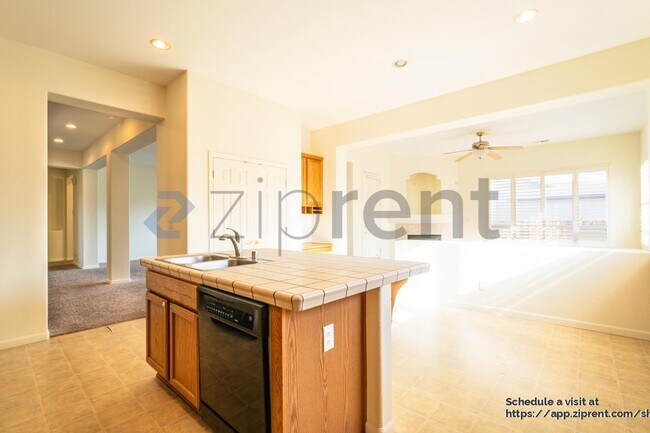 Building Photo - 100 Canterbury Ct