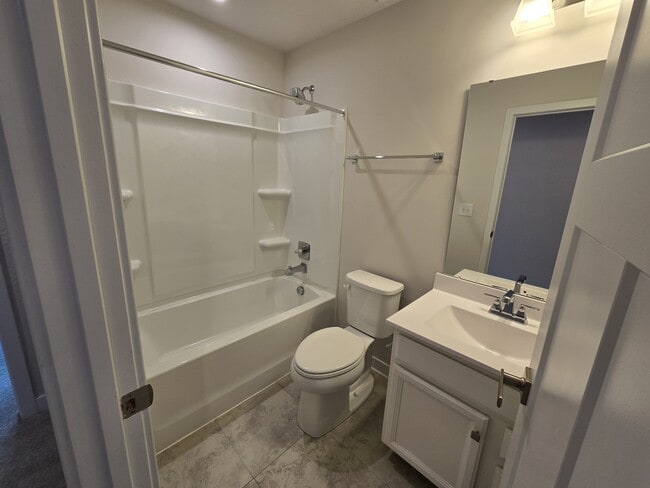 Building Photo - 1609 Whistling Rd