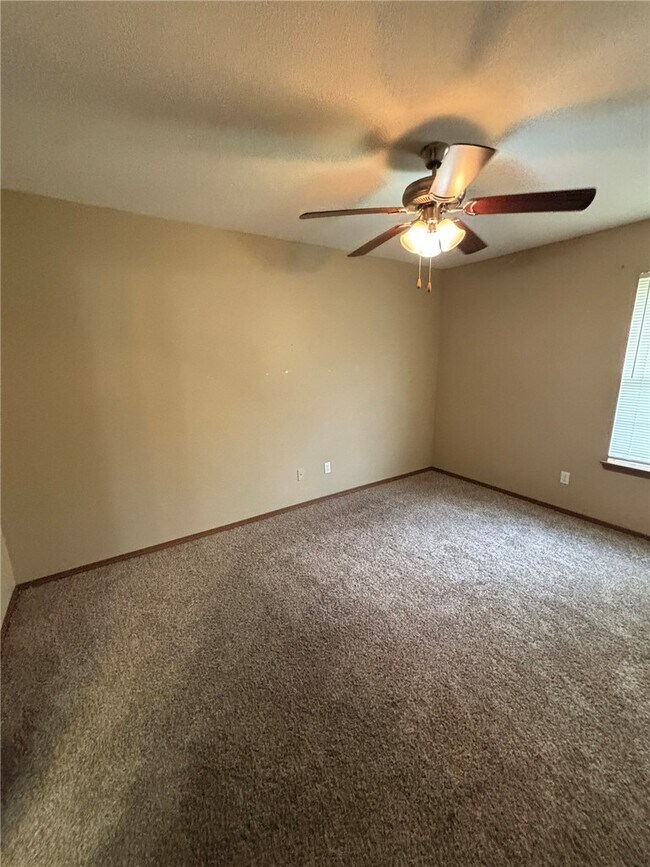 Building Photo - 240 Sage St