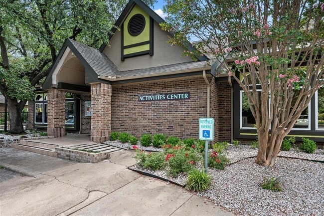 Building Photo - 7685 Northcross Dr