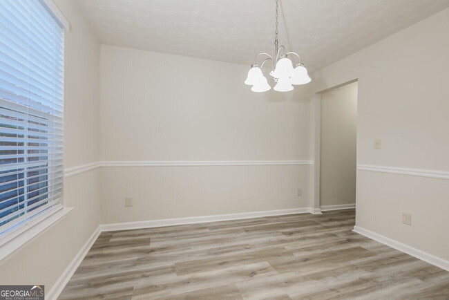 Building Photo - 617 Armitage Way