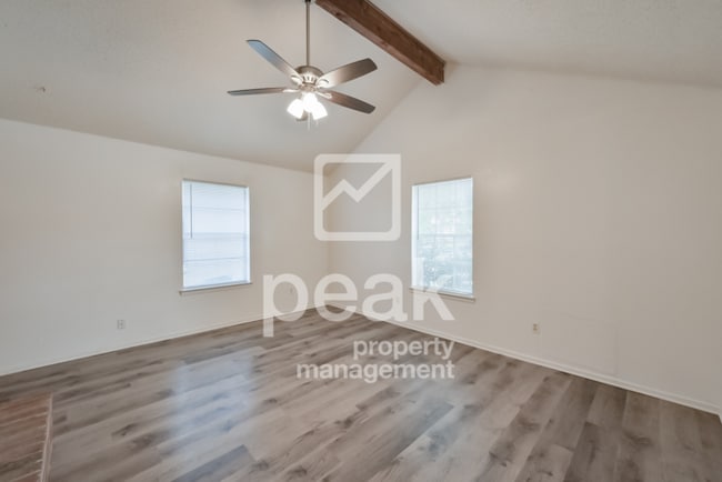 Building Photo - $1,510! 2Bed/2Bath duplex in Arlington! Apply by 12/10 to SAVE $650