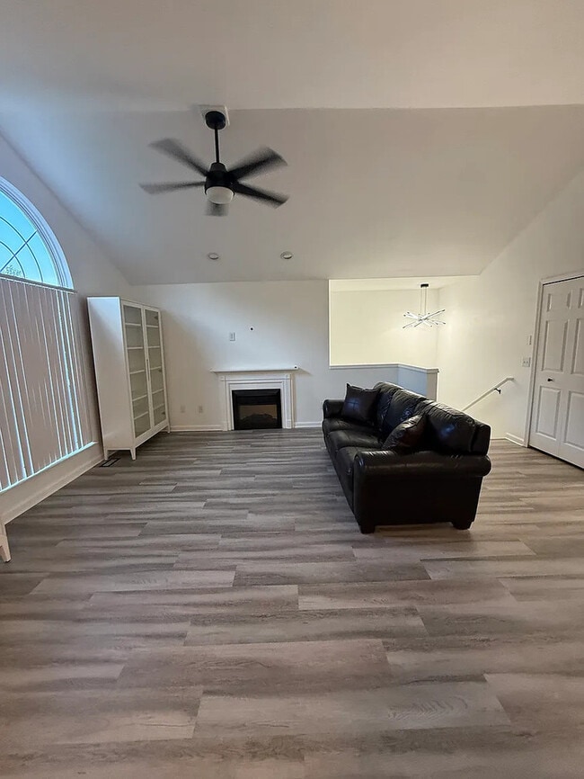 Building Photo - 51709 Adler Park Dr W
