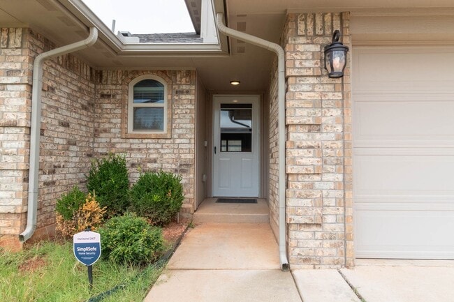 Building Photo - A Charming 3BD/2BTH Retreat with Modern El...