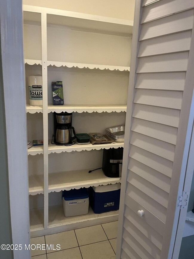 Building Photo - 1727 River Rd