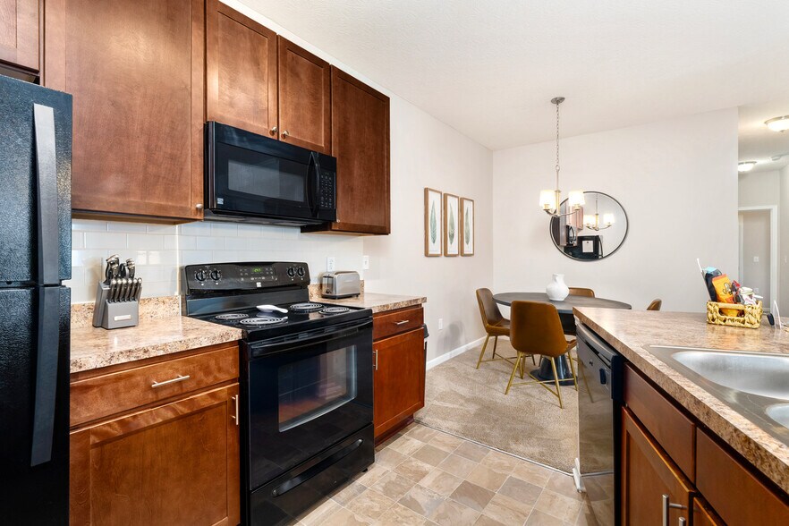 Building Photo - 3959C Knapford Dr