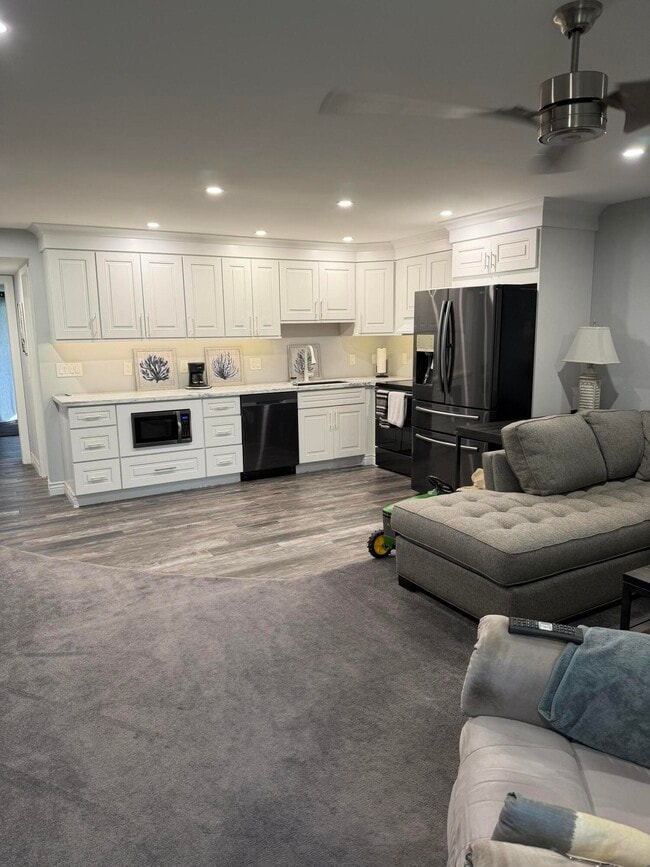 Primary Photo - 387 Mansfield I