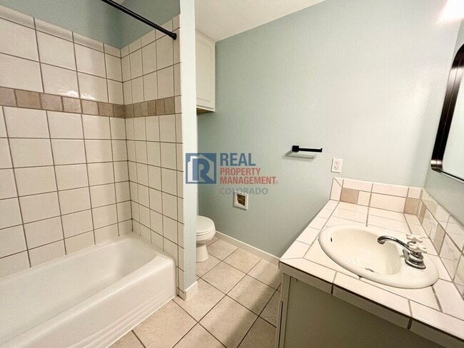 Building Photo - 7361 S Quince St