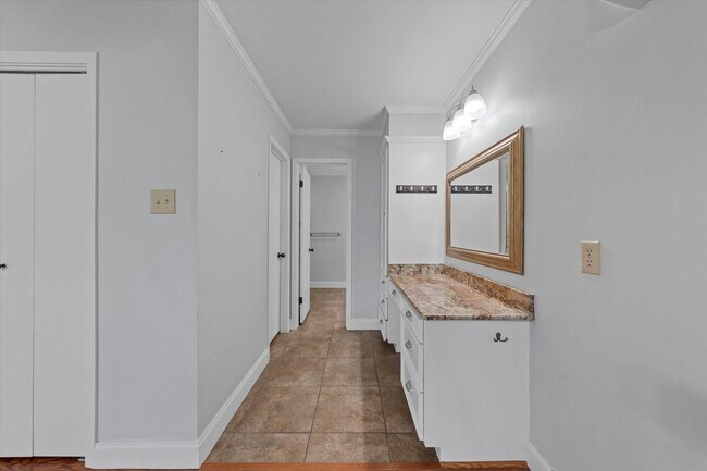 Building Photo - 10014 Burgundy Ln