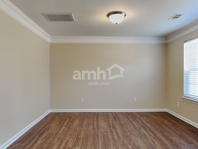 Building Photo - 107 Elba Dr