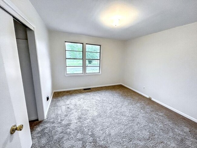 Building Photo - 1205 Woodward Rd