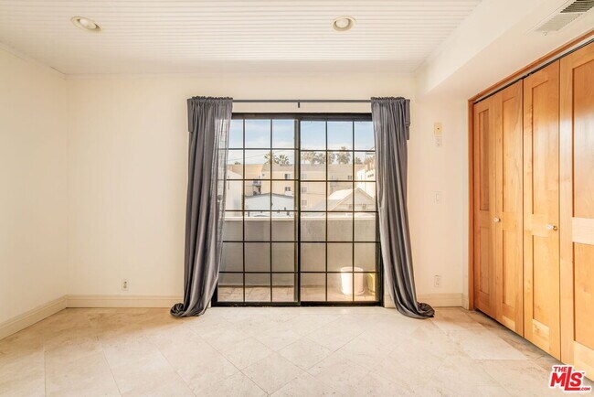 Building Photo - 36 Navy St