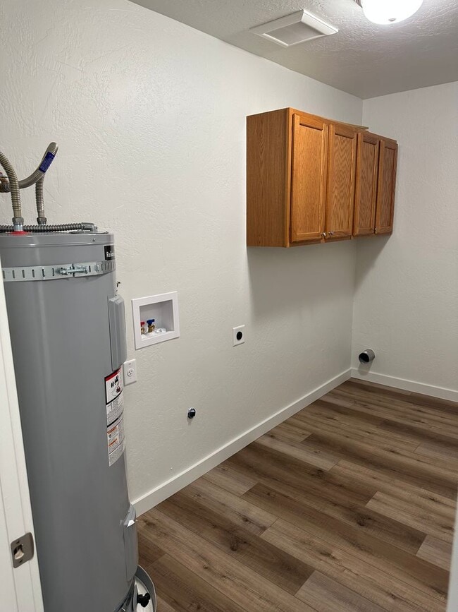 Building Photo - Beautiful 2 bedroom, 1 bath house in Sprin...