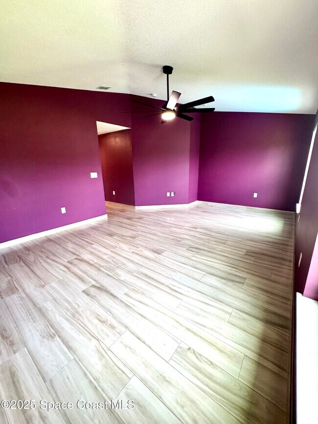 Building Photo - 1066 Dania Cir