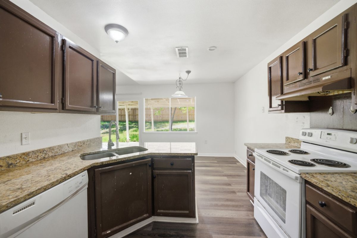 Building Photo - 5722 Misty Glen